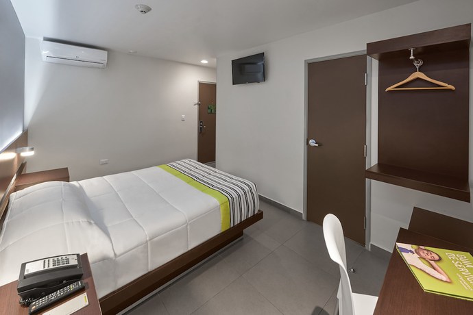 Imagen de la habitación del Hotel City Express Junior Aguascalientes Centro. Foto 8