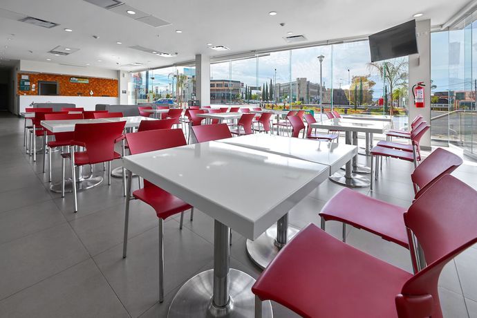 Imagen del bar/restaurante del Hotel City Express Junior Aguascalientes Centro. Foto 7