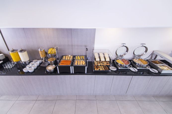 Imagen del bar/restaurante del Hotel City Express Junior Bogota Aeropuerto. Foto 4