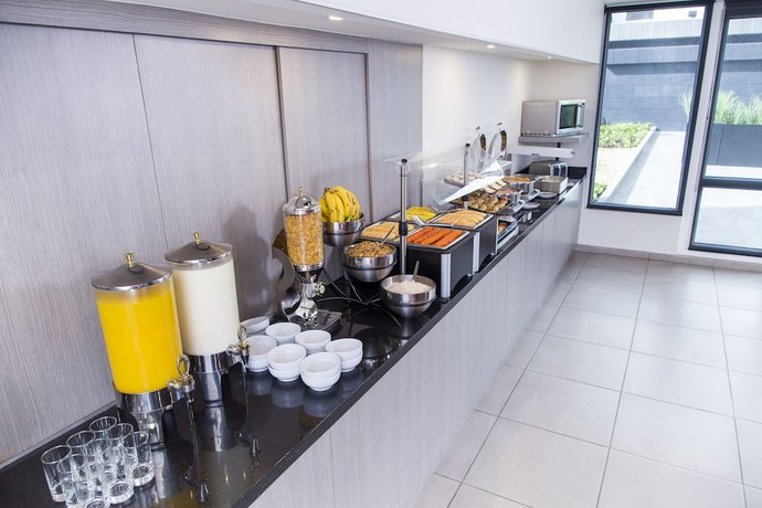 Imagen del bar/restaurante del Hotel City Express Junior Bogota Aeropuerto. Foto 5