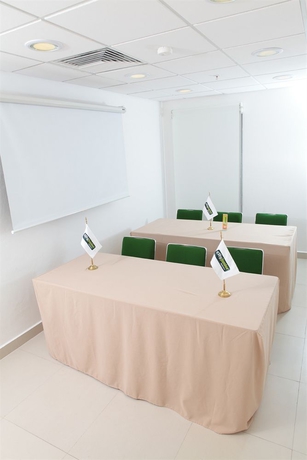 Imagen de los interiores del Hotel City Express Junior By Marriott Cancun. Foto 12