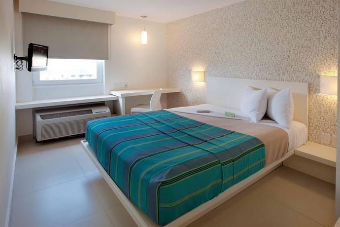 Imagen de la habitación del Hotel City Express Junior By Marriott Cancun. Foto 9