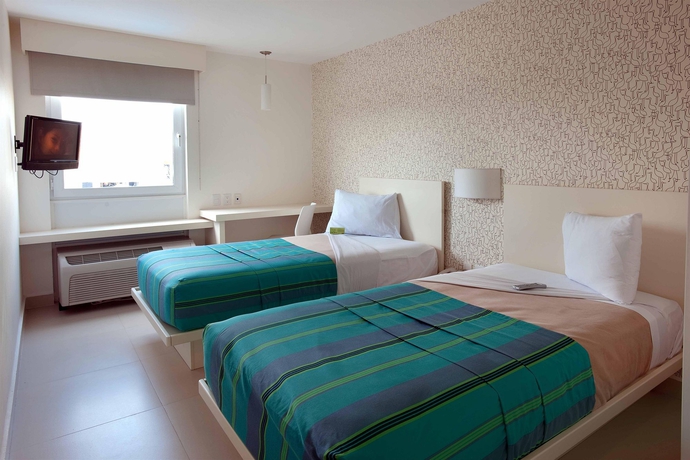 Imagen de la habitación del Hotel City Express Junior By Marriott Cancun. Foto 10