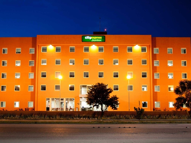 Imagen general del Hotel City Express Junior By Marriott Ciudad Del Carmen Aeropuerto. Foto 3
