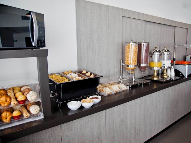 Imagen del bar/restaurante del Hotel City Express Junior By Marriott Ciudad Del Carmen Aeropuerto. Foto 4