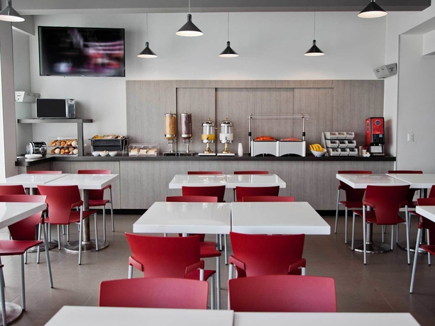 Imagen del bar/restaurante del Hotel City Express Junior By Marriott Ciudad Del Carmen Aeropuerto. Foto 5