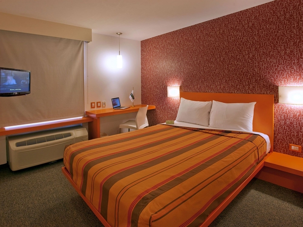 Imagen de la habitación del Hotel City Express Junior By Marriott Guadalajara Periférico Sur. Foto 8