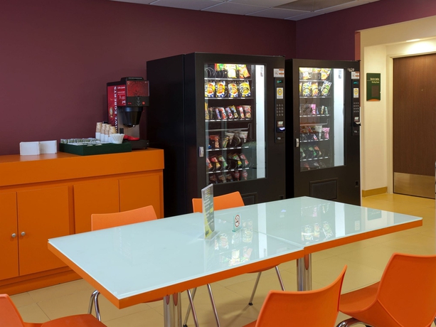 Imagen del bar/restaurante del Hotel City Express Junior By Marriott Guadalajara Periférico Sur. Foto 3