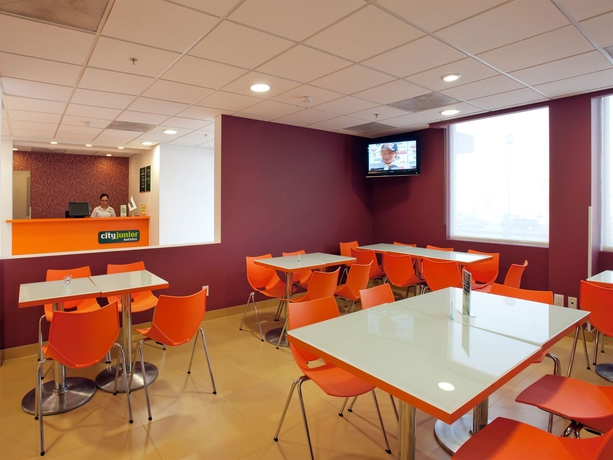 Imagen del bar/restaurante del Hotel City Express Junior By Marriott Guadalajara Periférico Sur. Foto 6