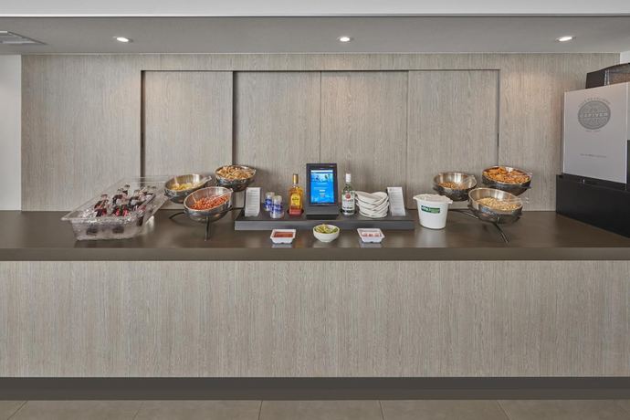 Imagen del bar/restaurante del Hotel City Express Junior By Marriott Merida Altabrisa. Foto 3