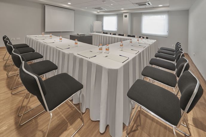 Imagen de los interiores del Hotel City Express Junior By Marriott Merida Altabrisa. Foto 15