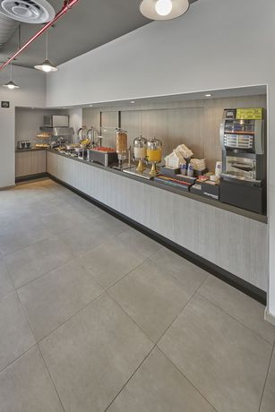 Imagen del bar/restaurante del Hotel City Express Junior By Marriott Merida Altabrisa. Foto 4