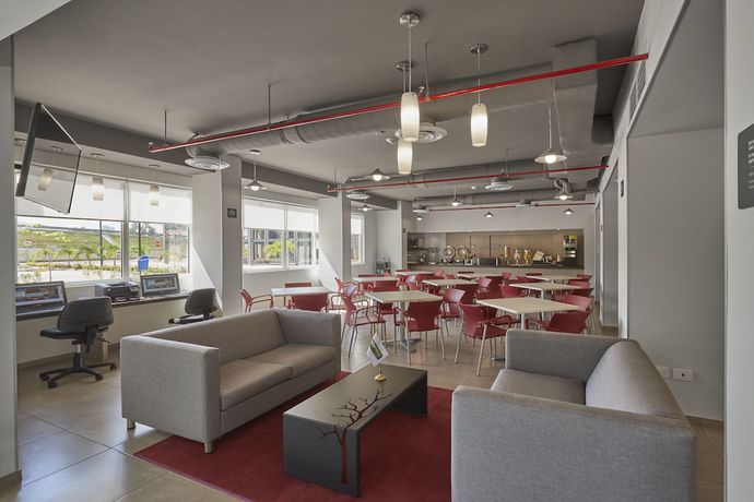 Imagen de los interiores del Hotel City Express Junior By Marriott Merida Altabrisa. Foto 18