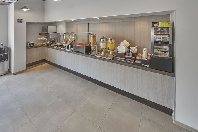 Imagen del bar/restaurante del Hotel City Express Junior By Marriott Merida Altabrisa. Foto 5