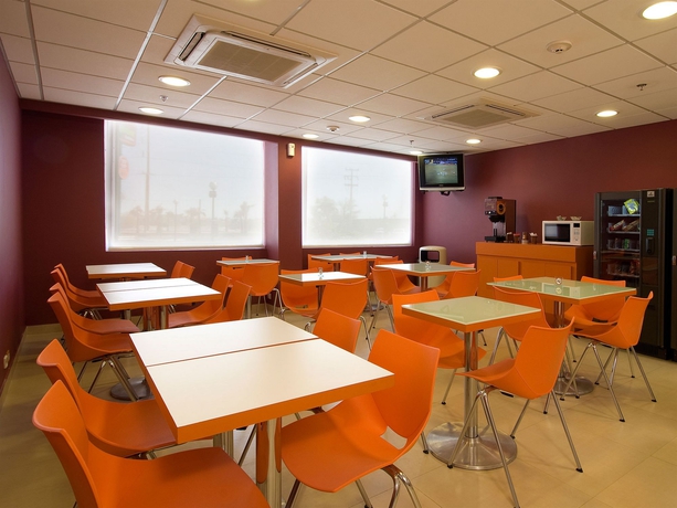 Imagen del bar/restaurante del Hotel City Express Junior By Marriott Mexicali. Foto 2