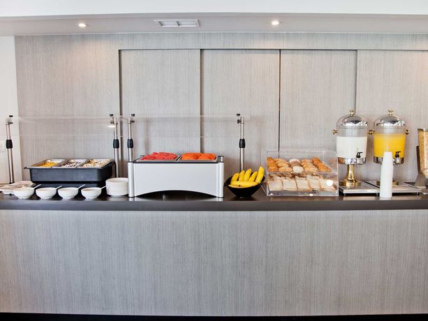 Imagen del bar/restaurante del Hotel City Express Junior By Marriott San Luis Potosi Carranza. Foto 3