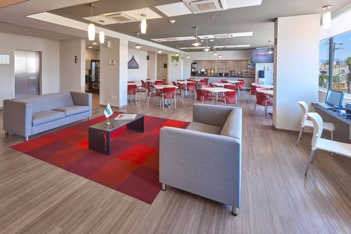 Imagen del bar/restaurante del Hotel City Express Junior By Marriott San Luis Potosi Carranza. Foto 2