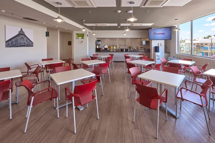 Imagen del bar/restaurante del Hotel City Express Junior By Marriott San Luis Potosi Carranza. Foto 3