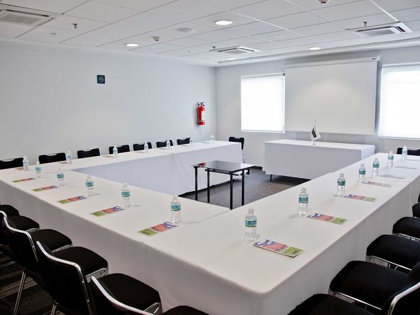 Imagen del bar/restaurante del Hotel City Express Junior By Marriott San Luis Potosi Carranza. Foto 5