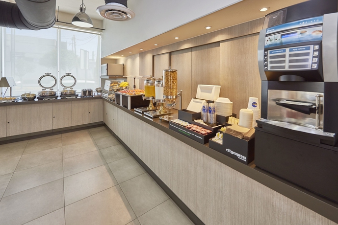 Imagen del bar/restaurante del Hotel City Express Junior By Marriott Toluca Zona Industrial. Foto 7