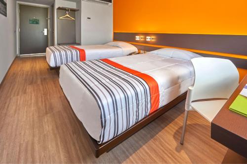 Imagen de la habitación del Hotel City Express Junior By Marriott Tuxtepec. Foto 10