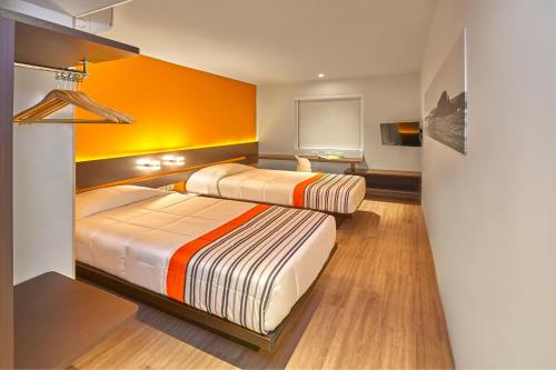 Imagen de la habitación del Hotel City Express Junior By Marriott Tuxtepec. Foto 12