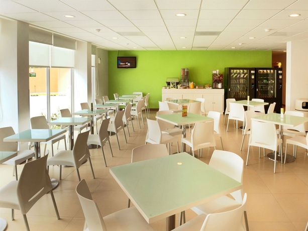 Imagen del bar/restaurante del Hotel City Express Junior By Marriott Veracruz Aeropuerto. Foto 4