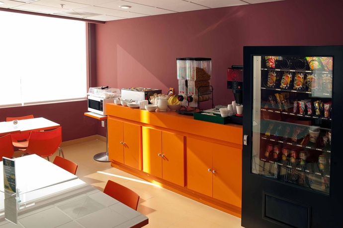 Imagen del bar/restaurante del Hotel City Express Junior Tuxtla Gutiérrez Poliforum. Foto 7