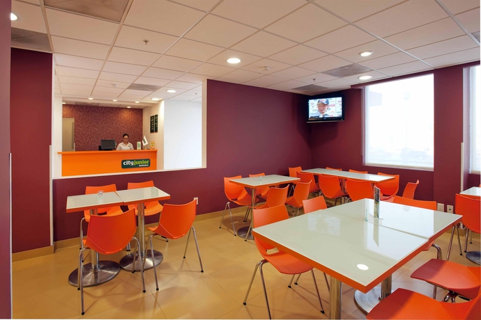 Imagen del bar/restaurante del Hotel City Express Junior Tuxtla Gutiérrez Poliforum. Foto 8