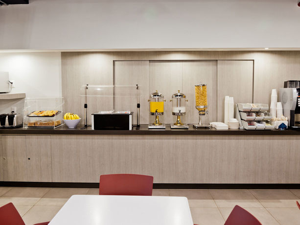 Imagen del bar/restaurante del Hotel City Express Junior Villahermosa. Foto 3