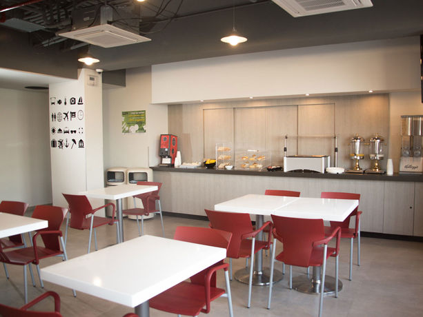 Imagen del bar/restaurante del Hotel City Express Junior Villahermosa. Foto 4