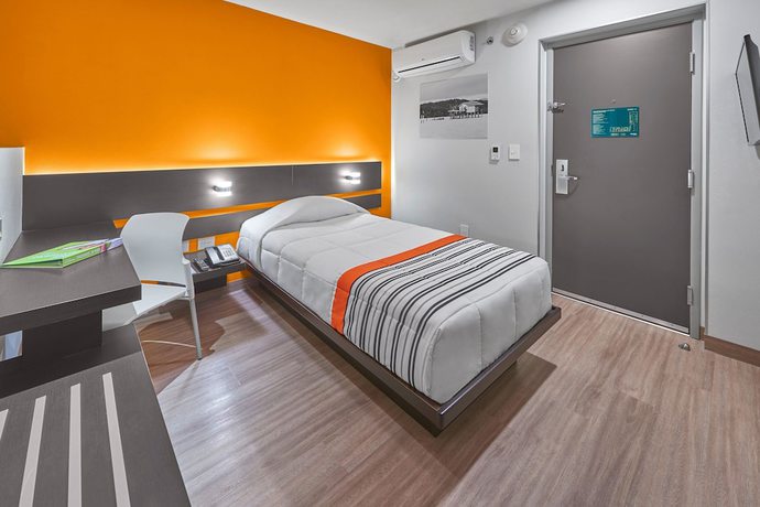 Imagen de la habitación del Hotel City Express Junior by Marriott CDMX Sullivan. Foto 4