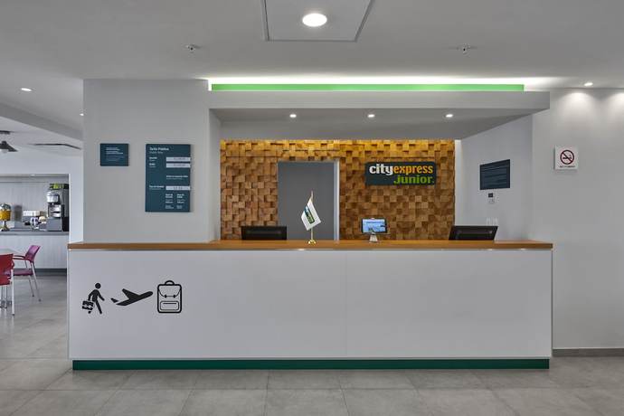 Imagen de los interiores del Hotel City Express Junior by Marriott Puebla Angelopolis. Foto 13