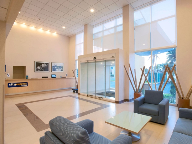Imagen de los interiores del Hotel City Express Merida. Foto 13