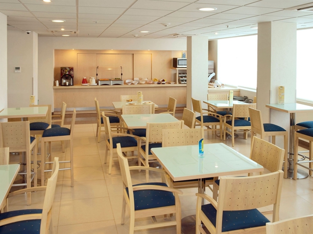 Imagen del bar/restaurante del Hotel City Express Merida. Foto 3