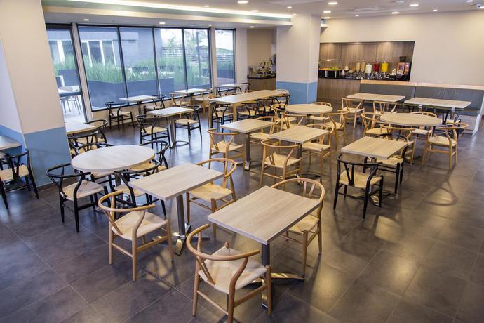 Imagen de los interiores del Hotel City Express Plus Bogota Aeropuerto. Foto 6