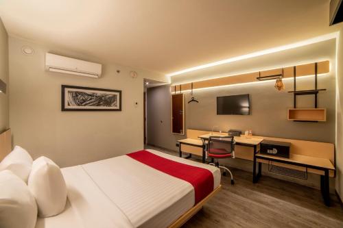 Imagen de la habitación del Hotel City Express Plus By Marriott Guadalajara Palomar. Foto 12