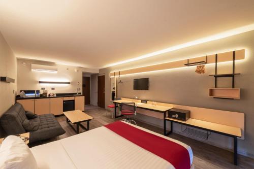 Imagen de la habitación del Hotel City Express Plus By Marriott Guadalajara Palomar. Foto 14