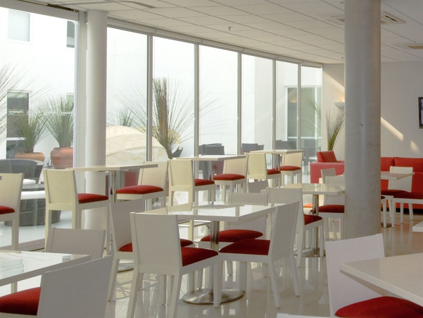 Imagen del bar/restaurante del Hotel City Express Plus By Marriott Insurgentes Sur. Foto 8