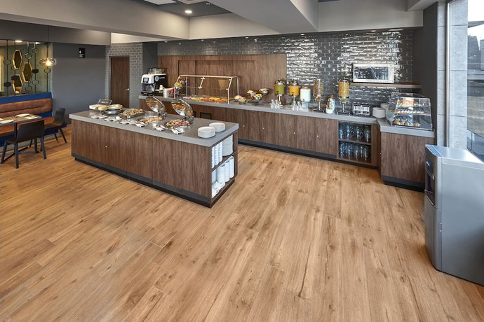 Imagen del bar/restaurante del Hotel City Express Plus By Marriott Interlomas. Foto 7