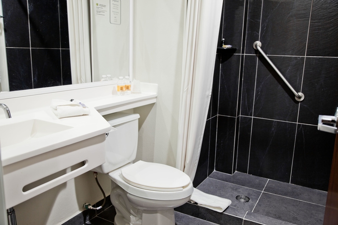 Imagen de la habitación del Hotel City Express Plus By Marriott Mundo E. Foto 5