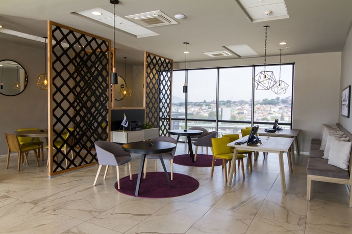 Imagen de los interiores del Hotel City Express Plus By Marriott Mundo E. Foto 16