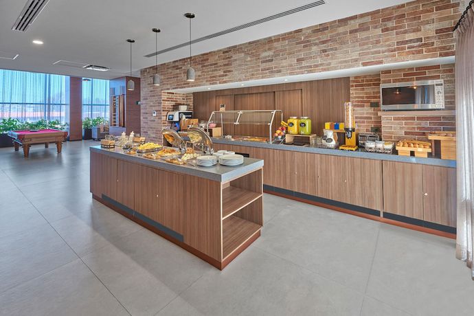 Imagen del bar/restaurante del Hotel City Express Plus By Marriott San Luis Potosí. Foto 4