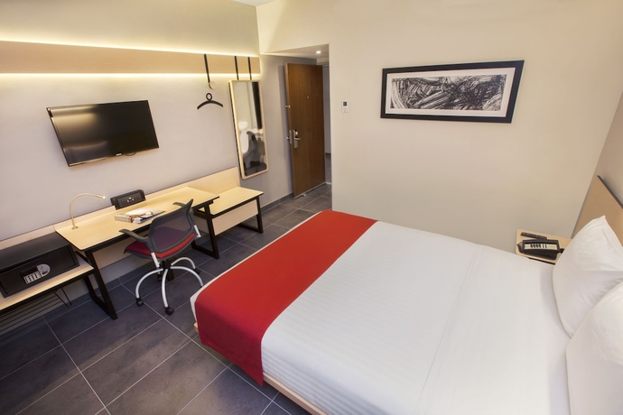 Imagen de la habitación del Hotel City Express Plus Cabo San Lucas. Foto 4