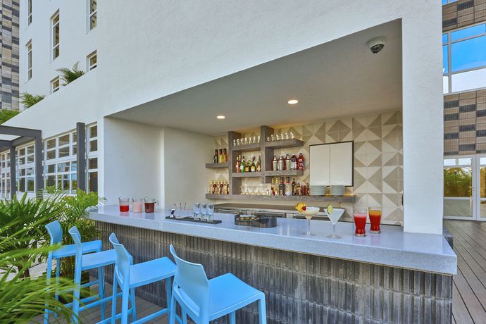 Imagen del bar/restaurante del Hotel City Express Plus Cancun Aeropuerto Riviera. Foto 5