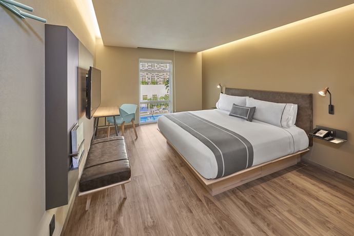Imagen de la habitación del Hotel City Express Plus Cancun Aeropuerto Riviera. Foto 8