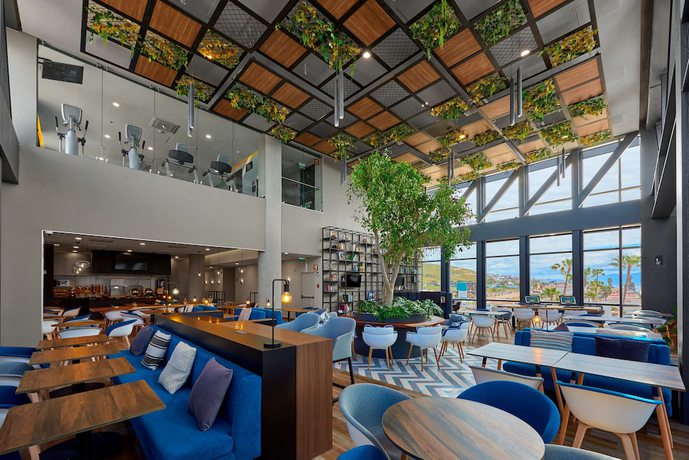 Imagen del bar/restaurante del Hotel City Express Plus Ensenada. Foto 2