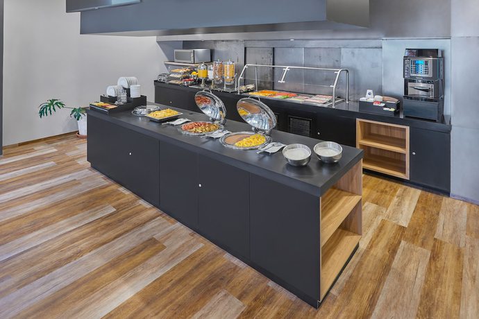 Imagen del bar/restaurante del Hotel City Express Plus Ensenada. Foto 4