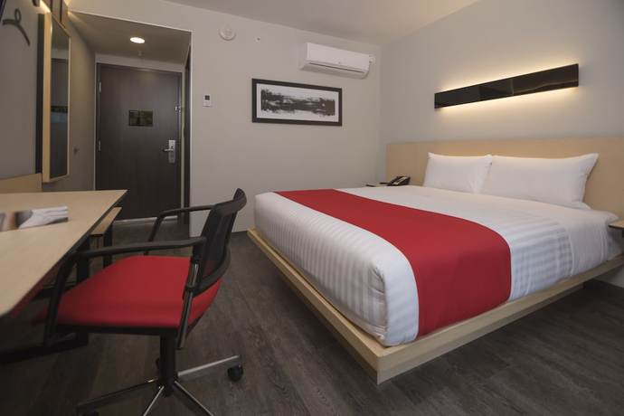 Imagen de la habitación del Hotel City Express Plus Medellin. Foto 8
