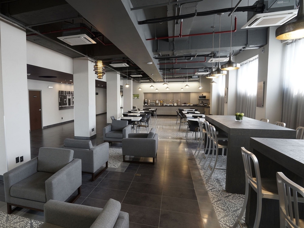 Imagen de los interiores del Hotel City Express Plus Patio Universidad. Foto 7